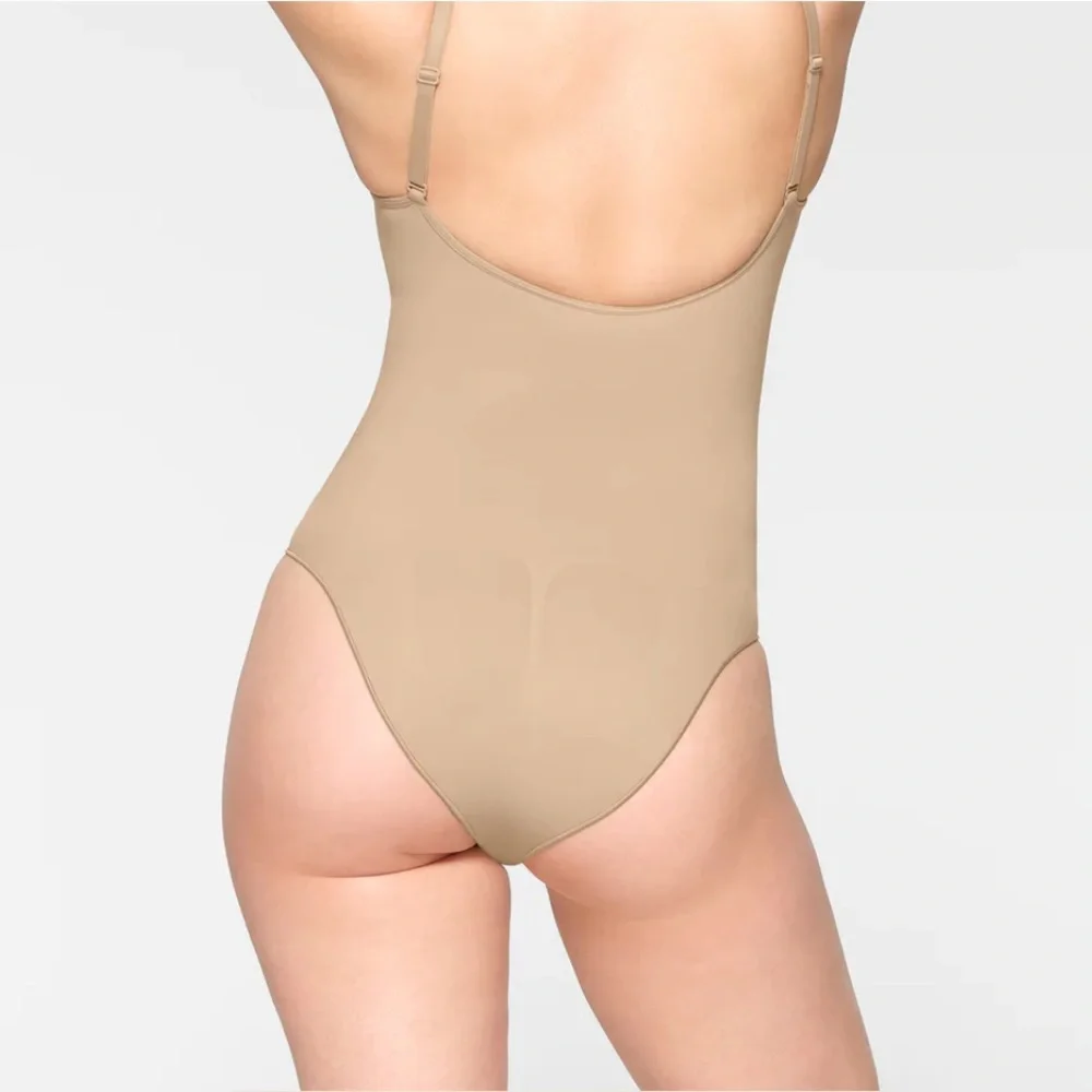 SKIMS / SEAMLESS SCULPT BRIEF BODYSUIT, cream clay color. - Picture 7 of 10